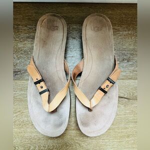 UGG Sela flip-flop sandal tan leather with suede cushion sole - Women’s Size 11